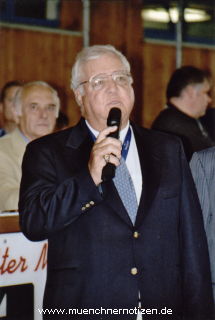 Walter Bush Jr. Vize-Präsident des IIHF bei der Eröffnungsansprache